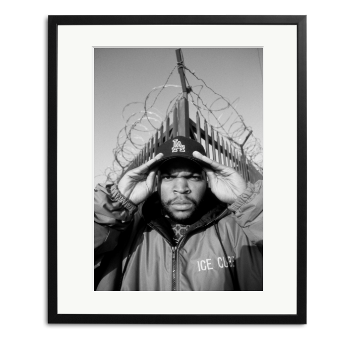 Sonic Editions Ice Cube Posing – B&amp;W