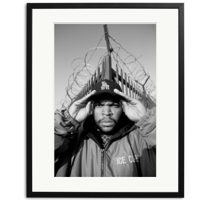 Sonic Editions Ice Cube Posing – B&amp;W