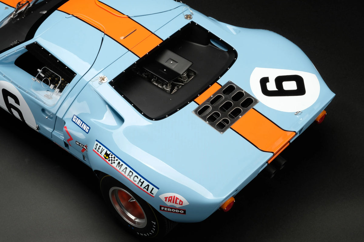 Amalgam Collection Ford GT40 1969 Le Mans Winner 1:8 Scale Model Car