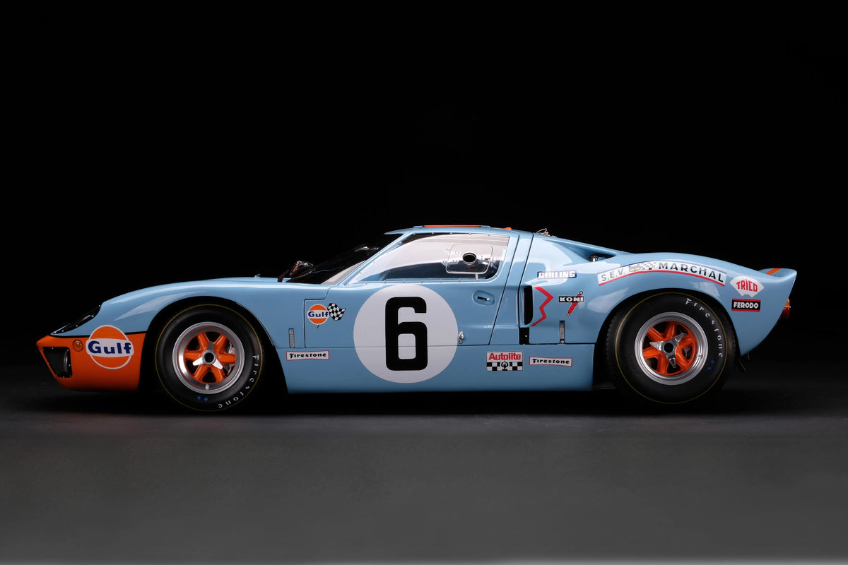 Amalgam Collection Ford GT40 1969 Le Mans Winner 1:8 Scale Model Car