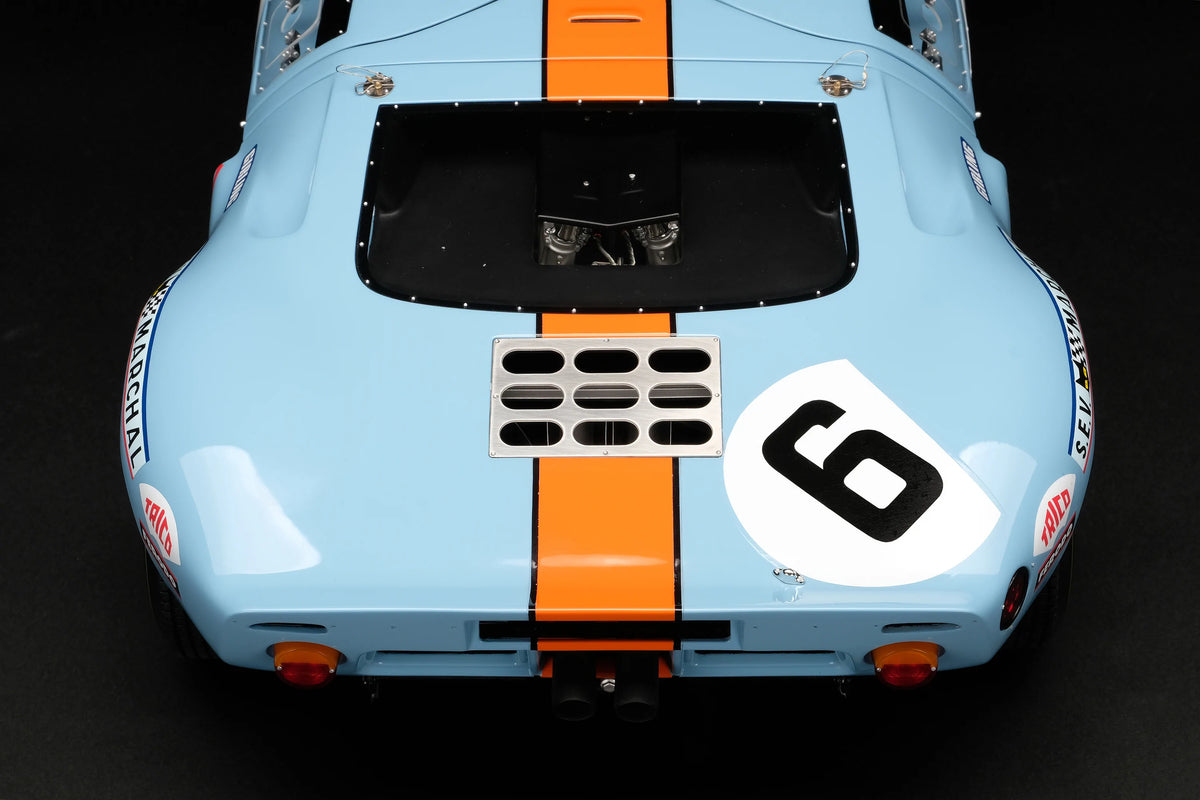 Amalgam Collection Ford GT40 1969 Le Mans Winner 1:8 Scale Model Car