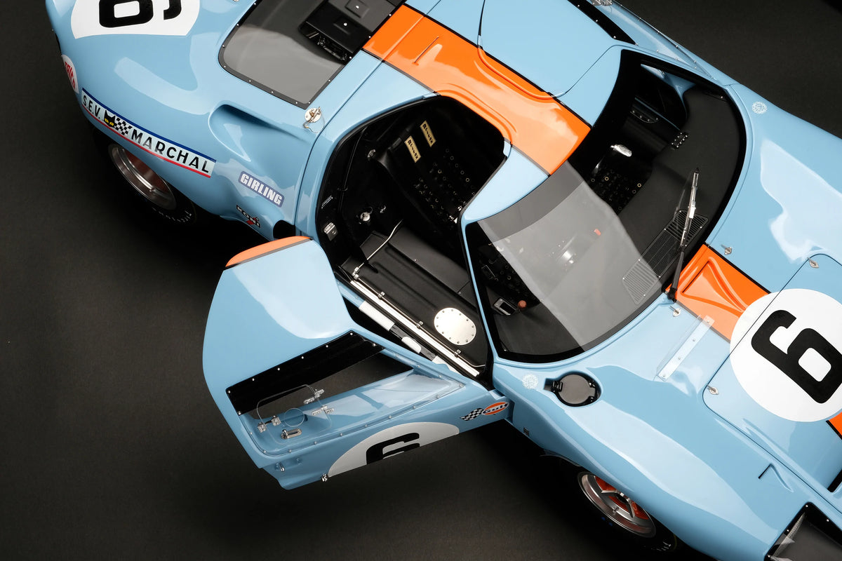 Amalgam Collection Ford GT40 1969 Le Mans Winner 1:8 Scale Model Car