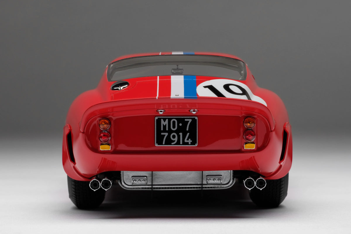 Amalgam Collection Ferrari 250 GTO / 3705GT - 1962 Le Mans Class Winner 1:18 Scale Model Car