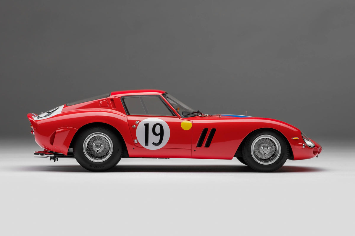 Amalgam Collection Ferrari 250 GTO / 3705GT - 1962 Le Mans Class Winner 1:18 Scale Model Car