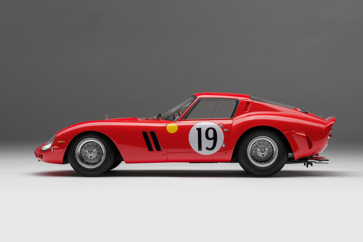Amalgam Collection Ferrari 250 GTO / 3705GT - 1962 Le Mans Class Winner 1:18 Scale Model Car