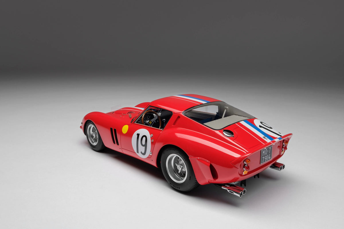 Amalgam Collection Ferrari 250 GTO / 3705GT - 1962 Le Mans Class Winner 1:18 Scale Model Car