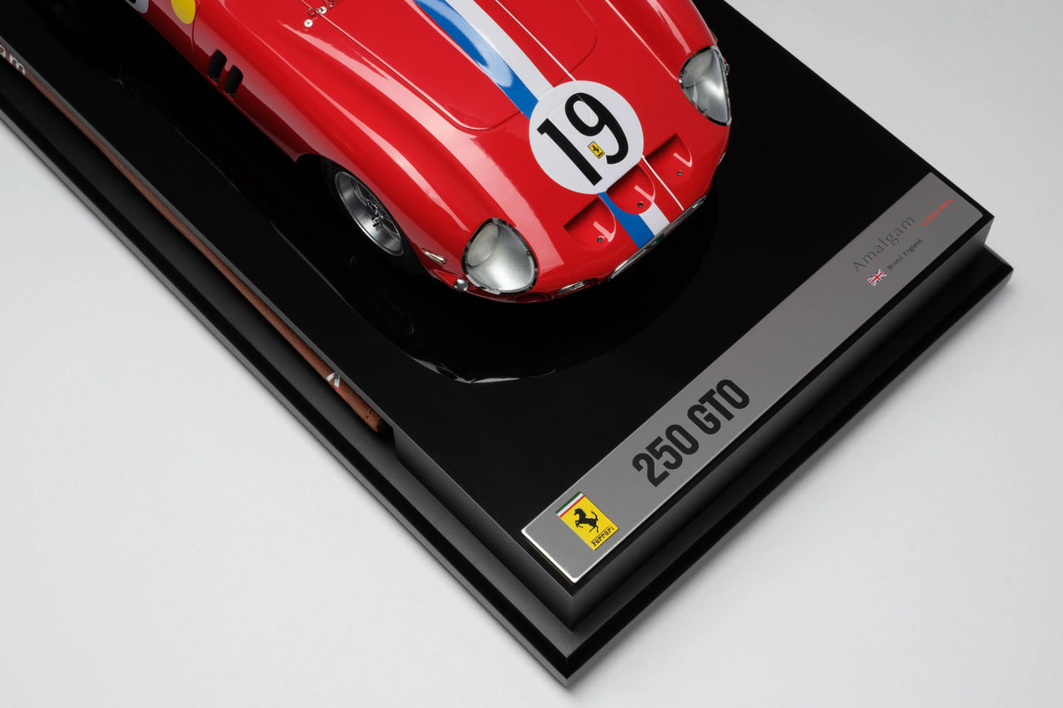 Amalgam Collection Ferrari 250 GTO / 3705GT - 1962 Le Mans Class Winner 1:18 Scale Model Car
