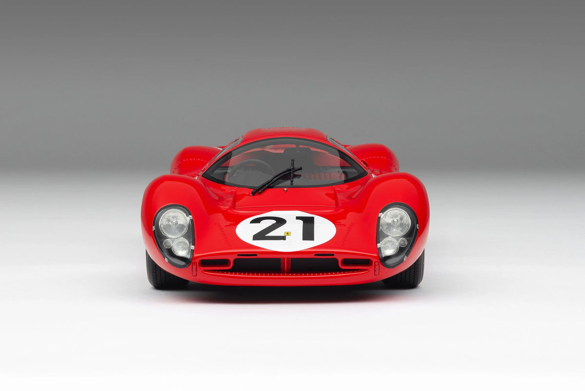 Amalgam Collection Ferrari 330 P4 1967 Le Mans 1:18 Scale Model Car
