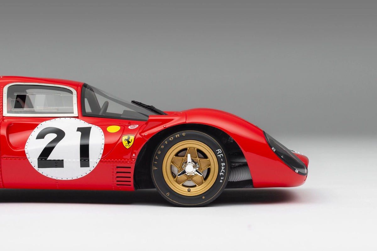 Amalgam Collection Ferrari 330 P4 1967 Le Mans 1:18 Scale Model Car