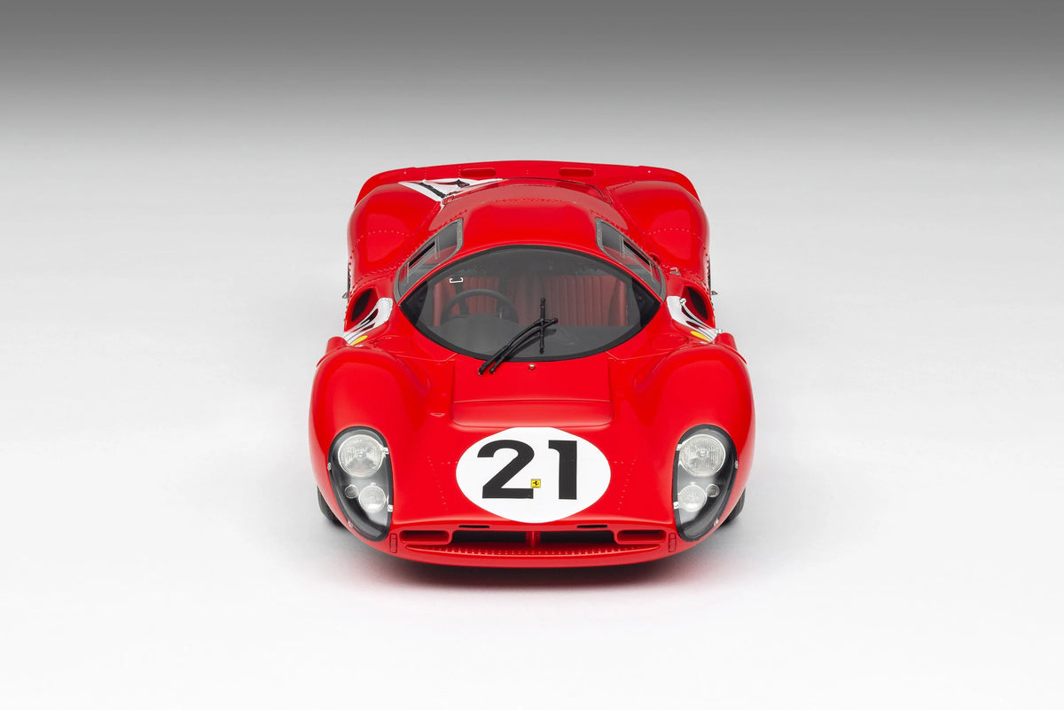 Amalgam Collection Ferrari 330 P4 1967 Le Mans 1:18 Scale Model Car
