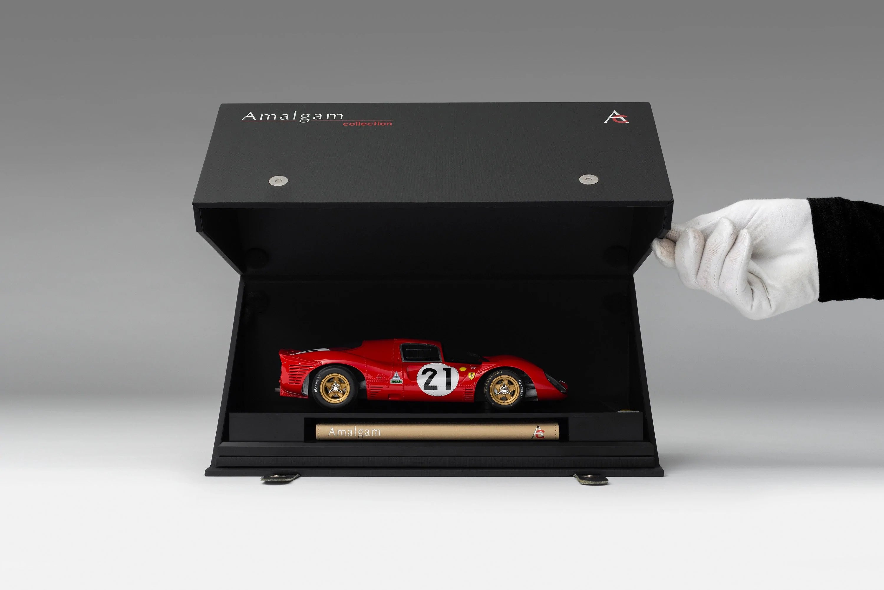 Amalgam Collection Ferrari 330 P4 1967 Le Mans 1:18 Scale Model Car