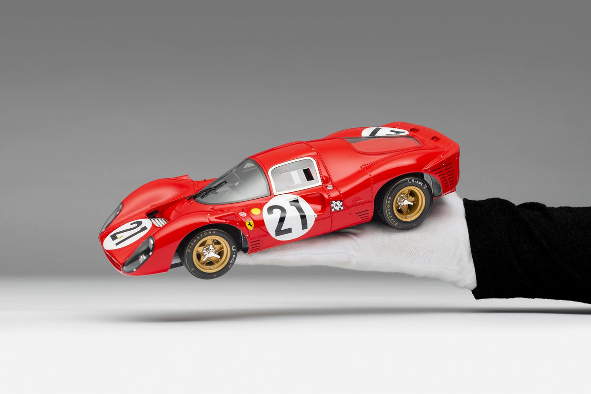 Amalgam Collection Ferrari 330 P4 1967 Le Mans 1:18 Scale Model Car