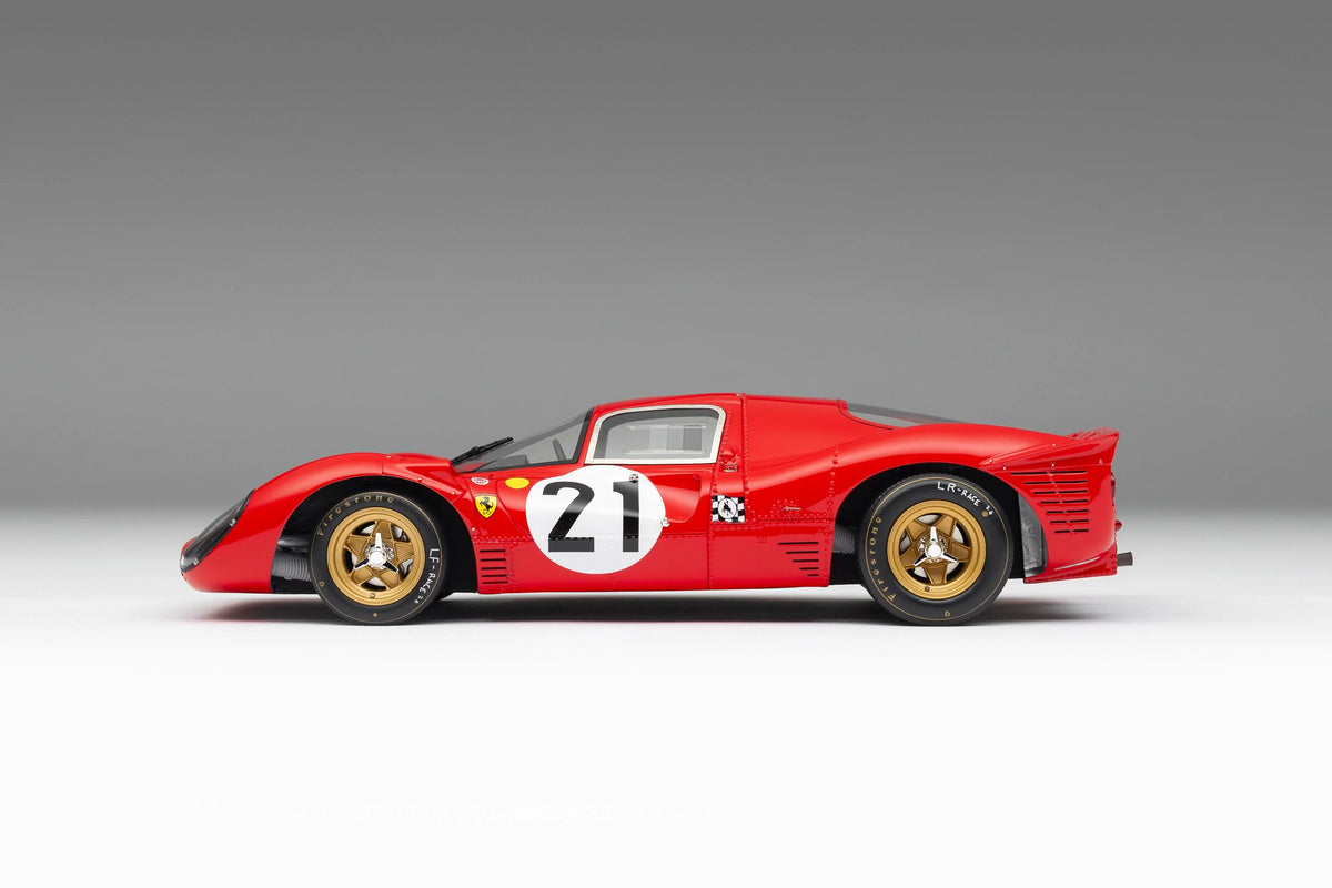 Amalgam Collection Ferrari 330 P4 1967 Le Mans 1:18 Scale Model Car
