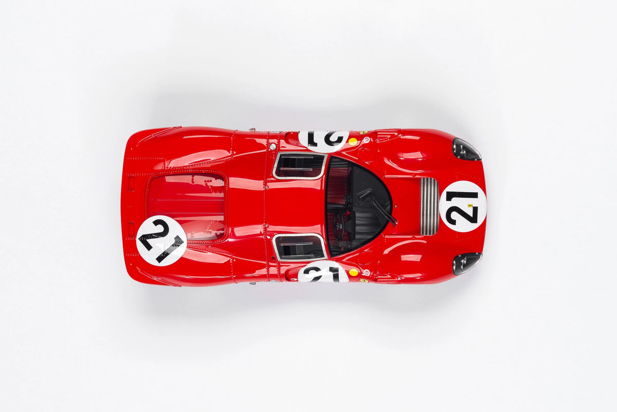 Amalgam Collection Ferrari 330 P4 1967 Le Mans 1:18 Scale Model Car