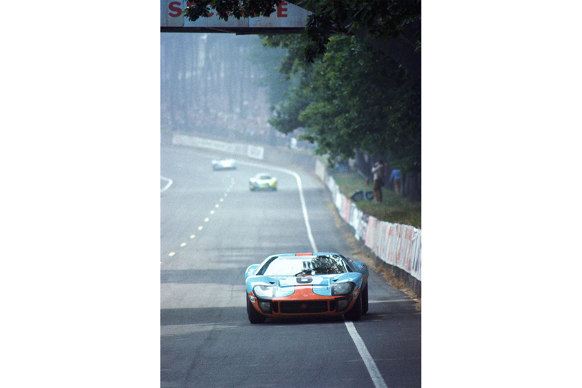 Amalgam Collection Ford GT40 1969 Le Mans Winner 1:8 Scale Model Car