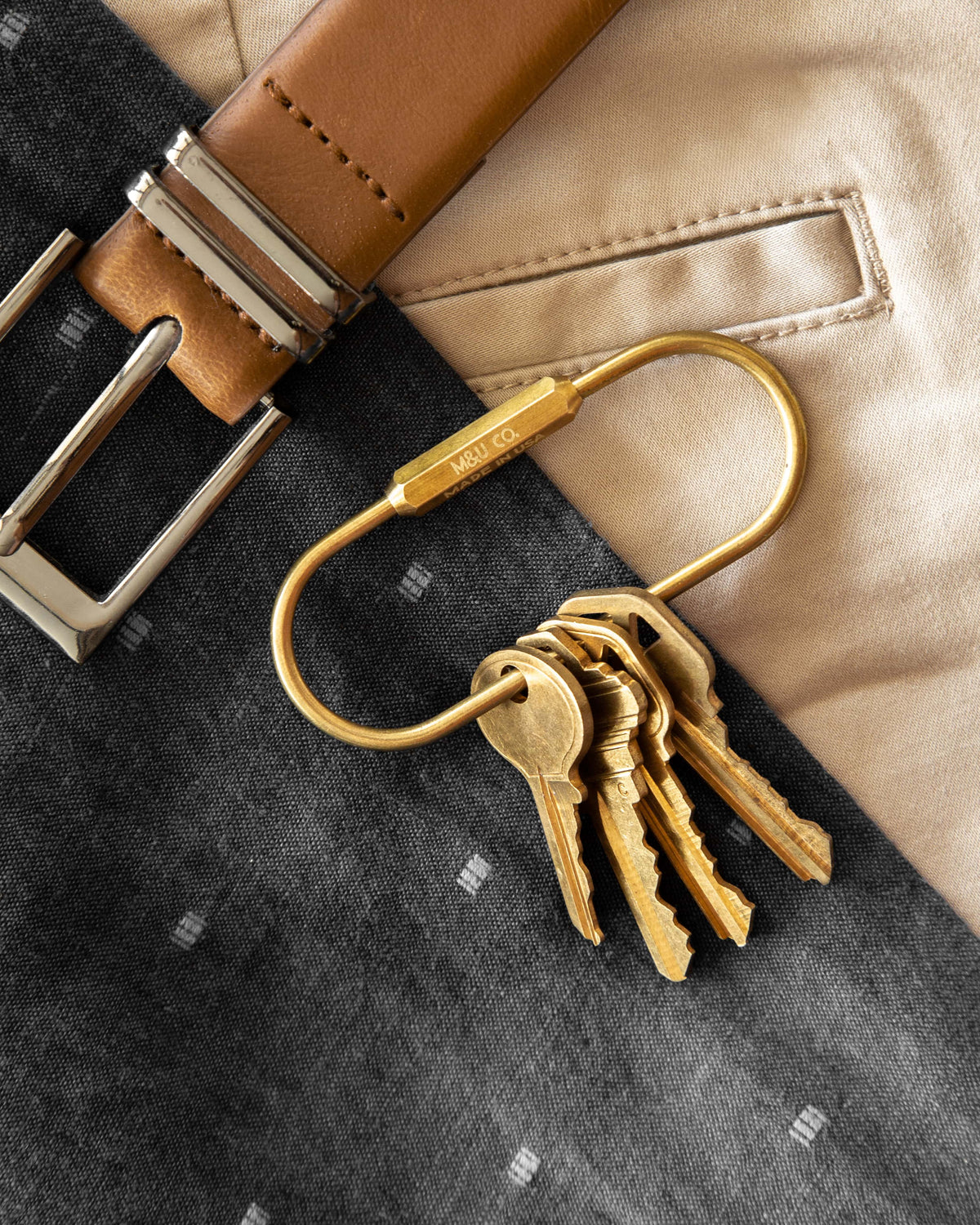 Maxx &amp; Unicorn Pill Keyring Brass