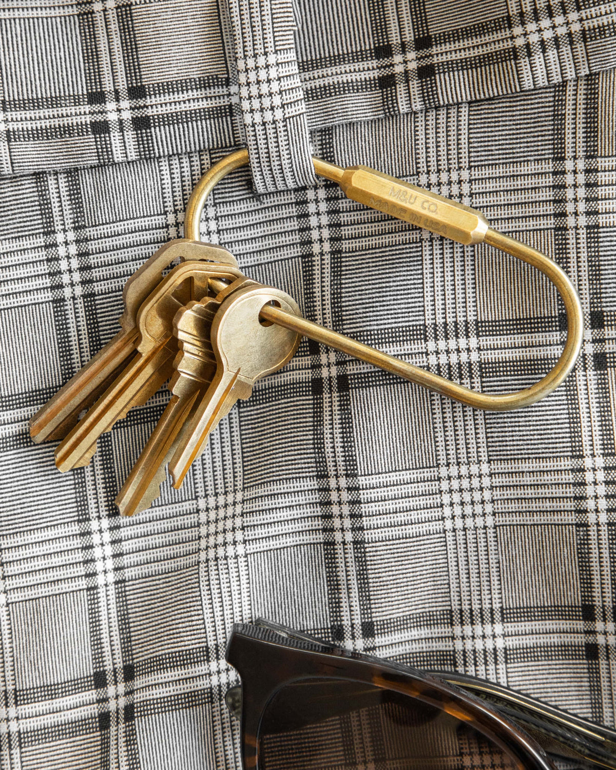 Maxx &amp; Unicorn Pill Keyring Brass