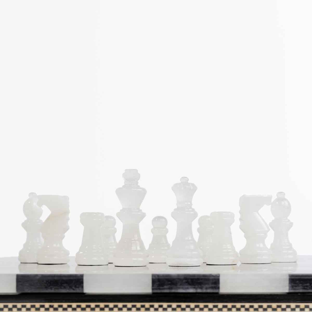 Scali-alabastro-14156_NS-Nero-Bianco-alabaster-white-black-marble-stone-quality-chess-set-australia-italian-italy-hand-made-storage-pieces-close.jpg