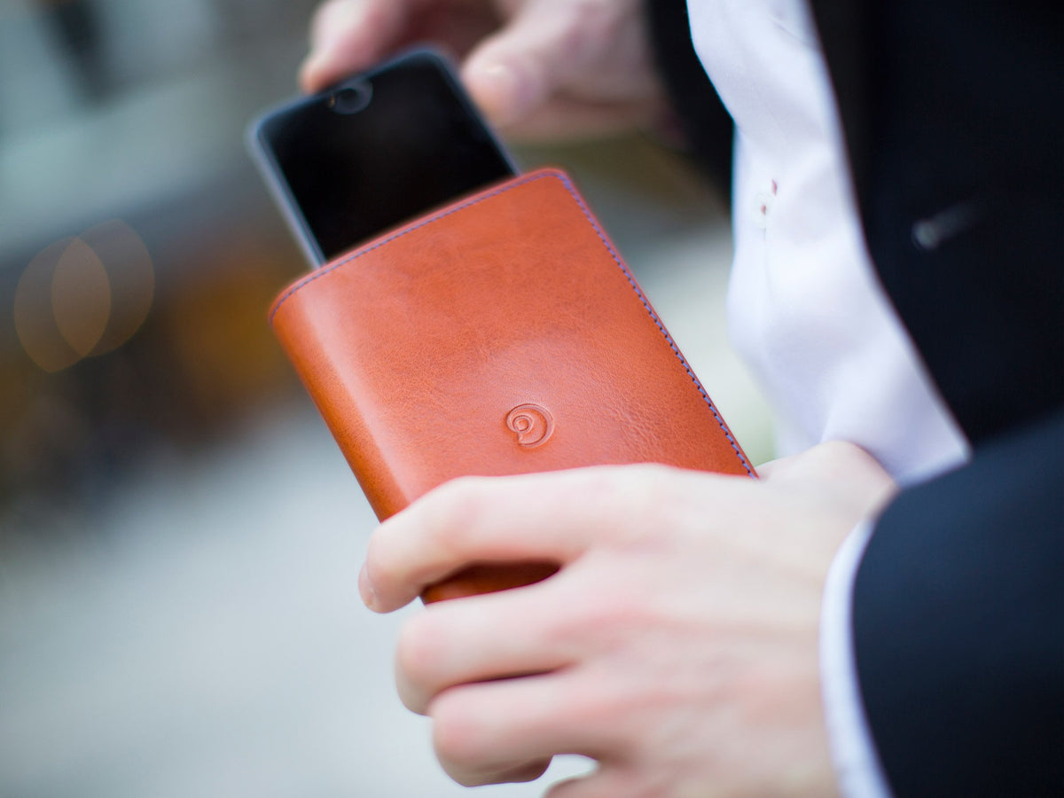 Danny P. Leather Wallet and iPhone 6/6s/7 Case Brown