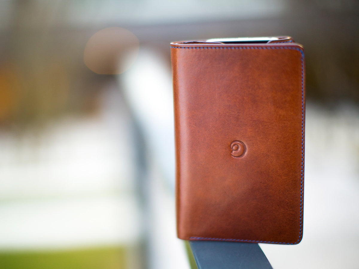 Danny P. Leather Wallet and iPhone 6/6s/7 Case Brown